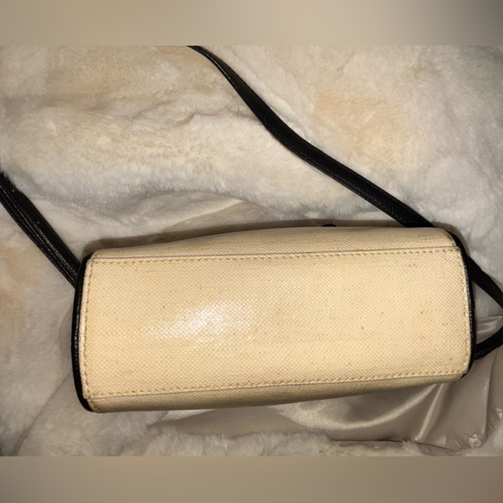 Kate Spade Black Bow on Cream Straw-like Crossbody Bag - Picture 11 of 15